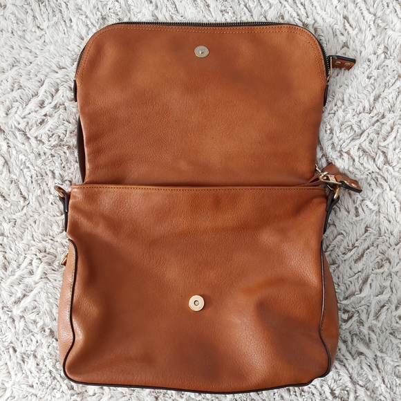 GUC UrbanExpressions Maisy Messenger Tan Vegan Lthr Flap Shoulder/Crossbody Bag - Picture 5 of 16